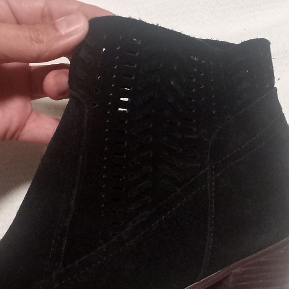Vince Camuto suede booties - Picture 5 of 6